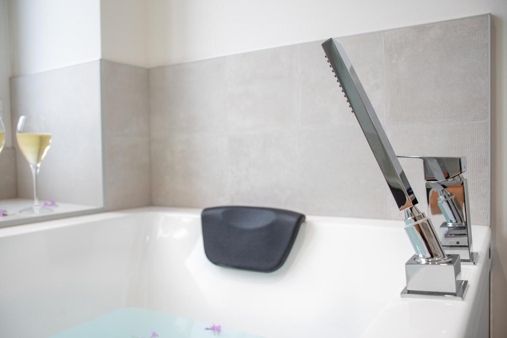 L'Appartement Des Ducs Avec Baignoire Double Nantes Exteriér fotografie